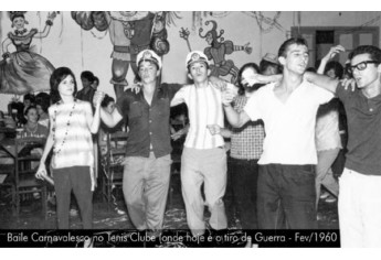 Baile carnavalesco no Tênis Clube, hoje Tiro de Guerra, em fevereiro de 1960.