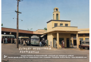 Imagem historica de Adamantina/SP, colorizada por inteligencia artificial. A versao gerada pode nao ter compromisso com a realidade.