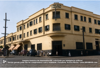 Imagem historica de Adamantina/SP, colorizada por inteligencia artificial. A versao gerada pode nao ter compromisso com a realidade.