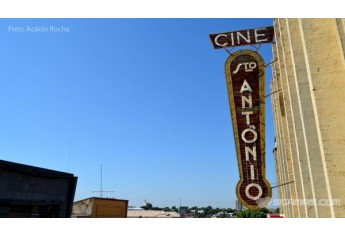 "No escurinho do Cinema..."