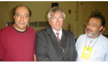 Prof. Dr. Gilson Parisoto (ao centro), Prof. Dr. Rubens Galdino  e Prof. Ms. Sérgio Barbosa (Acervo Pessoal).