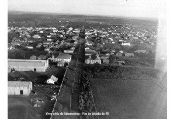 Vista aérea de Adamantina. Fim da década de 40 (Reprodução: Arquivo Histórico Municipal).