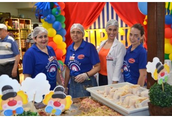 Confraternização movimentou manhã deste sábado no Supermercado Godoy (Foto: Maikon Moraes/Siga Mais).