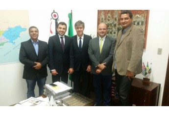 Márcio Cardim, Hélio José dos Santos e João Grandão com o deputado estadual Ricardo Madalena, na Casa Civil (Foto: Da Assessoria).