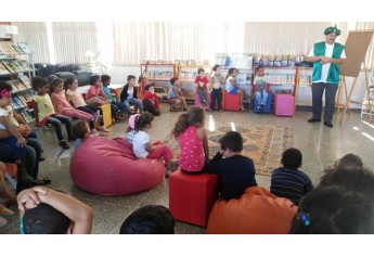 Atividades para crianças são desenvolvidas pela Secretaria Municipal de Cultura, na Biblioteca e Anfiteatro (Foto: Da Assessoria).