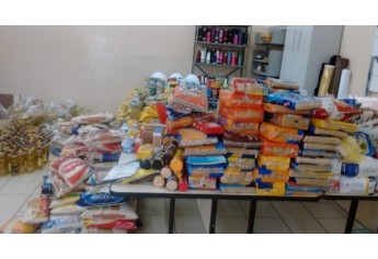 Campanha arrecada alimentos em Adamantina (Foto: Da Assessoria).