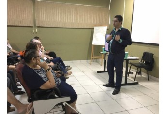 Aula de boas práticas e utilização de internet no celular, promovida pela goodU (Da Assessoria).