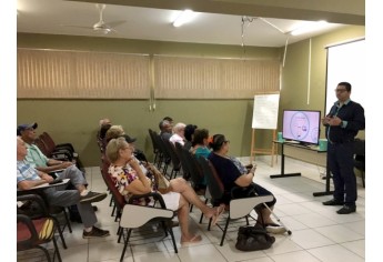 Aula de boas práticas e utilização de internet no celular, promovida pela goodU (Da Assessoria).