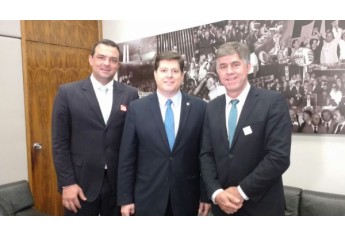 Prefeito Márcio Cardim, vereador Eder Ruete e o deputado federal Baleia Rossi, do PMDB (Foto: Da Assessoria).