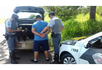 Carga de cabelo foi apreendida pela Polícia Rodoviária e motorista do carro detido. Caso foi levado à Delegacia da Polícia Federal de Presidente Prudente (Foto: Cedida/Polícia Rodoviária).