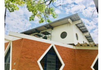 Equipes trabalham na substituição do telhado da Capela Nossa Senhora Aparecida (Foto: Pascom/Paróquia Santo Antônio).