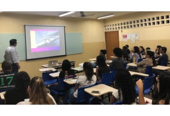 Presidente do Sincomercio, Sérgio Vanderlei, realizou palestra para estudantes do curso de Gestão Comercial (Foto: Da Assessoria).