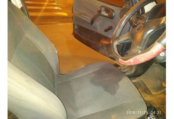 Carro com manchas de sangue (Foto: Reprodução/Site Jorge Zanoni).