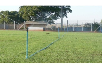 Prefeitura recupera gramado do Estádio Municipal (Foto: Cedida/Selar).