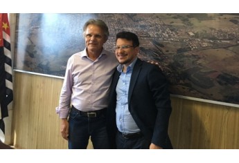 Deputado Vanderlei Macris é recebido em Adamantina, no gabinete do prefeito (Foto: Da Assessoria).