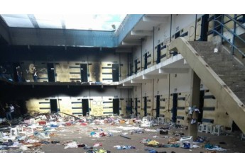 Estrutura destruída na Penitenciária de Lucélia, após rebelião dos detentos (Reprodução: Blog Fábio Jabá).