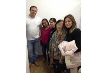 Podólogo Reinaldo Santos Ferrari recebeu alunas do curso de manicure e pedicure realizado pelo Fundo Social de Adamantina (Acervo Pessoal).