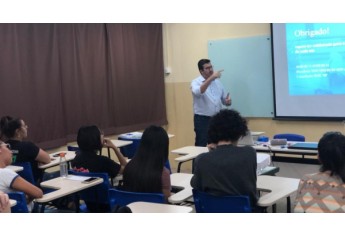Presidente do Sincomercio, Sérgio Vanderlei, realizou palestra para estudantes do curso de Gestão Comercial (Foto: Da Assessoria).