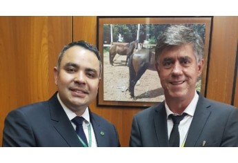 Prefeito Márcio Cardim no Ministério da Agricultura com o chefe de gabinete, Daniel Amaral (Acervo Pessoal).