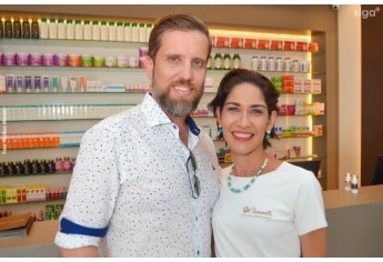 Nesta segunda-feira (12) foi reinaugurada a Pharmacia Chamomilla. A nova fase marca seus 35 anos em Adamantina, agora em novo espaço, no mesmo endereço (Foto: Maikon Moraes).Nesta segunda-feira (12) foi reinaugurada a Pharmacia Chamomilla. A nova fase marca seus 35 anos em Adamantina, agora em novo espaço, no mesmo endereço (Foto: Maikon Moraes).