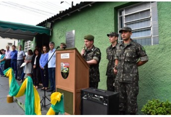 Solenidade do Dia da Bandeira no Tiro de Guerra de Adamantina (Foto: Wender Souza).
