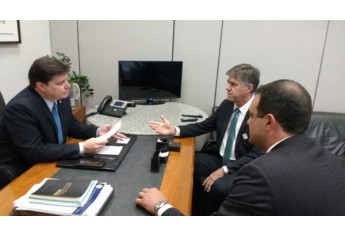 Prefeito Márcio Cardim, vereador Eder Ruete e o deputado federal Baleia Rossi, do PMDB (Foto: Da Assessoria).