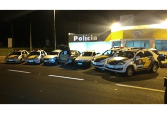 Mais de 800 quilos de maconha eram transportados no interior de veículo (Foto: Cedida/Polícia Militar Rodoviária).