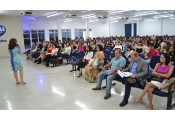 Psiquiatra Kátia Burle dos Santos Guimarães, membro do Conselho Regional de Medicina do estado de São Paulo (Cremesp), apresenta os resultados do Desafio Psiquiátrico Câmara de Violência em Escolas Médicas (Foto: Priscila Caldeira).