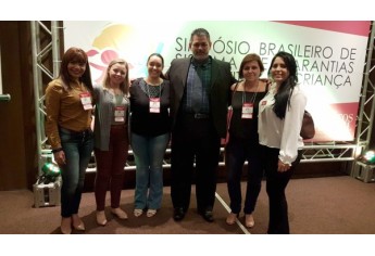 Representantes do CRAS, CREAS e Conselho Tutelar de Adamantina no Simpósio Brasileiro de Sistema de Garantias de Direitos da Criança e Adolescente (Divulgação).