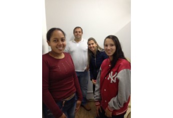 Podólogo Reinaldo Santos Ferrari recebeu alunas do curso de manicure e pedicure realizado pelo Fundo Social de Adamantina (Acervo Pessoal).