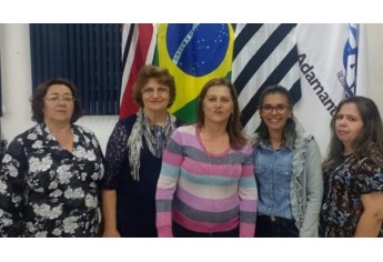 Equipe de Irapuru: interlocutora Cida Crepaldi e artesãs (Acervo Pessoal).