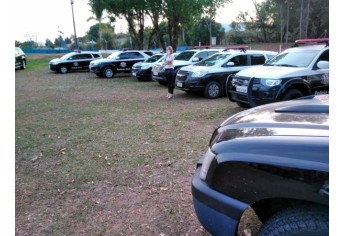 Preleção entre as polícias Civil e Militar, na manhã desta quinta-feira, em Adamantina, antes do início da operação (Foto: Cedida/Deinter 8).