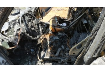 Carro ficou destruído pelo incêndio, na Rodovia Comandante João Ribeiro de Barros, em Dracena (Reprodução/Site Jorge Zanon).