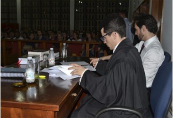 Atividade de Extensão, apoiada pelo Poder Judiciário e Ministério Público locais, se baseou num caso real de homicídio (Foto: Priscila Caldeira).