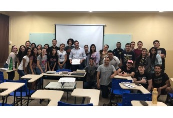 Presidente do Sincomercio, Sérgio Vanderlei, realizou palestra para estudantes do curso de Gestão Comercial (Foto: Da Assessoria).