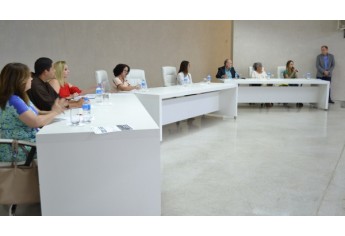 Mesa redonda discutiu levantamentos feitos em sala de aula na segunda parte do evento (Foto: Priscila Caldeira).