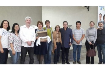 Professores e coordenadores de cursos da UniFAI, diretor da APTA Polo Adamantina (Dr. Fernando T. Nakayama), e diretora executiva da AMNAP (Cláudia Santos), na apresentação do projeto (Acervo Pessoal).