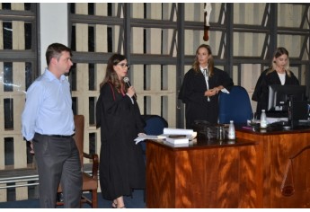 Atividade de Extensão, apoiada pelo Poder Judiciário e Ministério Público locais, se baseou num caso real de homicídio (Foto: Priscila Caldeira).