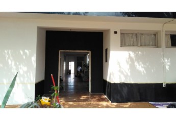 Reeducandos trabalham nas melhorias das instalações da Delegacia da Polícia Civil de Salmourão (Foto: Cedida/Deinter8/Seccional Adamantina).