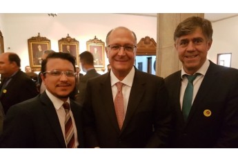 O reitor da UniFAI Paulo Sérgio, governador Geraldo Alckmim e o prefeito Márcio Cardim, no Palácio dos Bandeirantes (Foto: Assessoria de Imprensa).