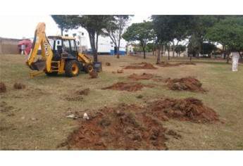 Local começa a ser preparado para as obras de construção da pista de skate, no Parque dos Pioneiros (Foto: Cedida).