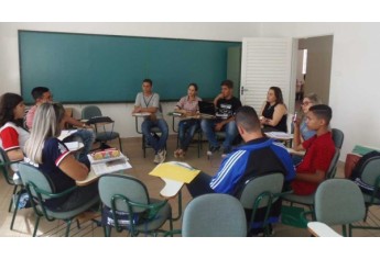Encontro objetivou integrar os gremistas das escolas e organizar de forma coletiva propostas de melhoria para as escolas estaduais (Foto: Cedida).