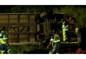Acidente foi na Rodovia Assis Chateaubriand, trecho entre Rinópolis e Osvaldo Cruz (Foto: Reprodução/TV Globo).
