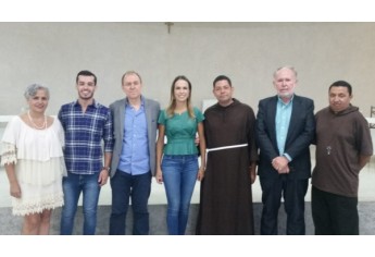 Prof. Dr. Miguel e Prof. Me. César Marinho junto aos colaboradores do Workshop (Foto: Priscila Caldeira).