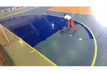 Quadra do Ginásio de Esportes Paulo Camargo recebeu nova pintura, com reeducandos do Centro de Progressão Penitenciária de Pacaembu (Foto: Cedida).