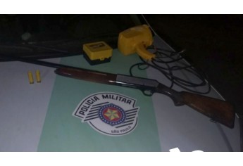 Arma foi apreendida pela Polícia Ambiental (Foto: Cedida/PM Ambiental).