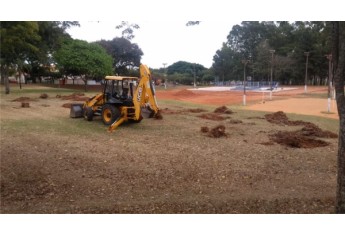 Local começa a ser preparado para as obras de construção da pista de skate, no Parque dos Pioneiros (Foto: Cedida).