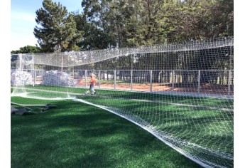 Quadra recebe grama sintética, no Parque dos Pioneiros (Foto: Siga Mais).