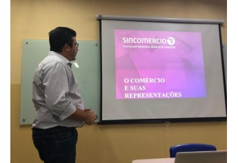 Presidente do Sincomercio, Sérgio Vanderlei, realizou palestra para estudantes do curso de Gestão Comercial (Foto: Da Assessoria).