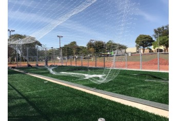 Quadra recebe grama sintética, no Parque dos Pioneiros (Foto: Siga Mais).